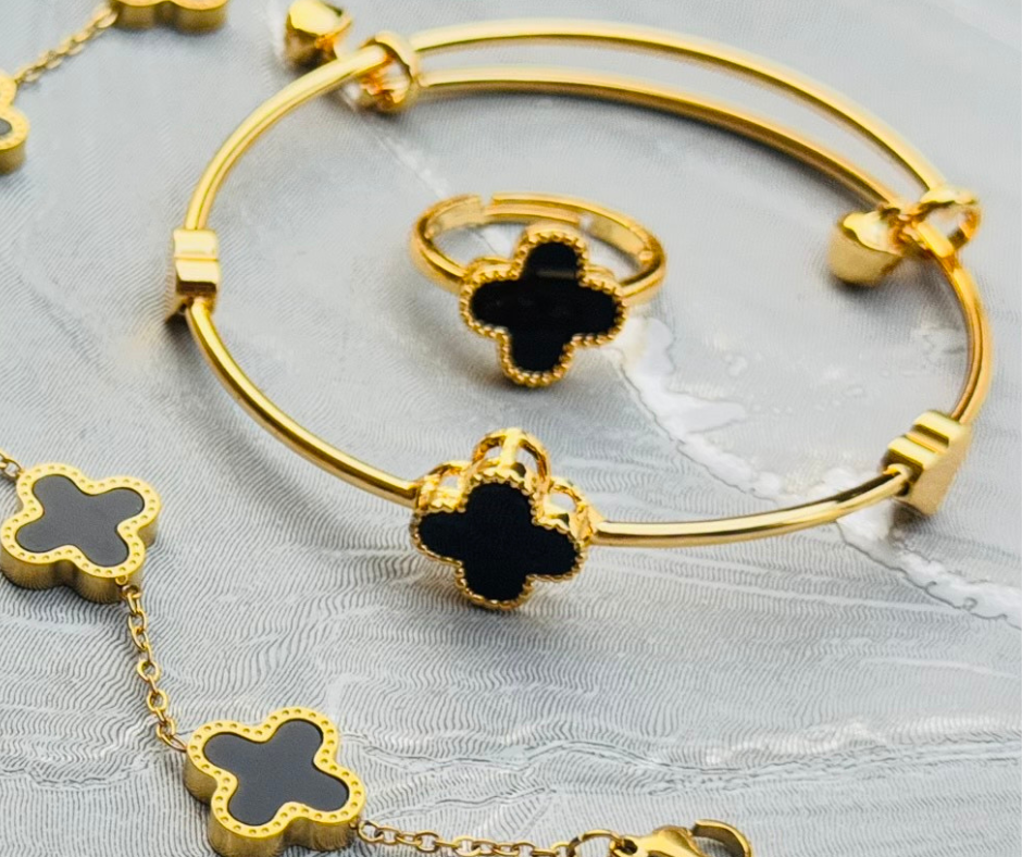 β 5-Piece Four Leaf Clover Jewelry Set (Spinning Pendant, Bracelet, Bangle & Ring)