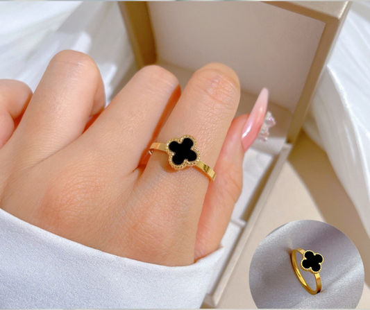 Elegant Four-Leaf Clover Ring – Symbol of Luck & Love
