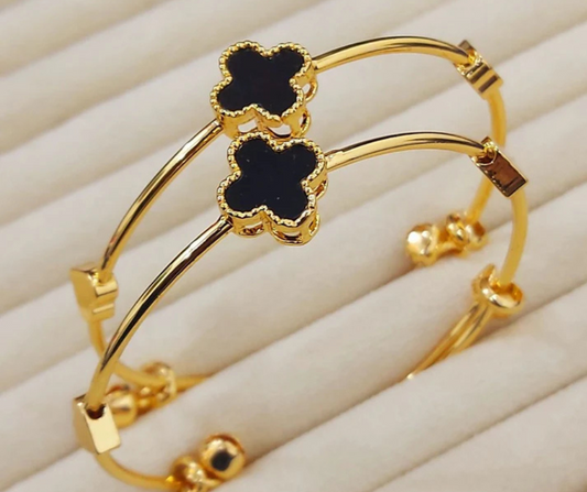 Elegant Four-Leaf Clover Bangle – A Touch of Luxury