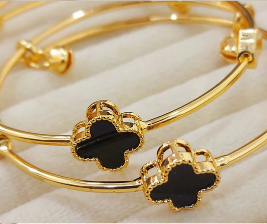 Elegant Four-Leaf Clover Bangle – A Touch of Luxury
